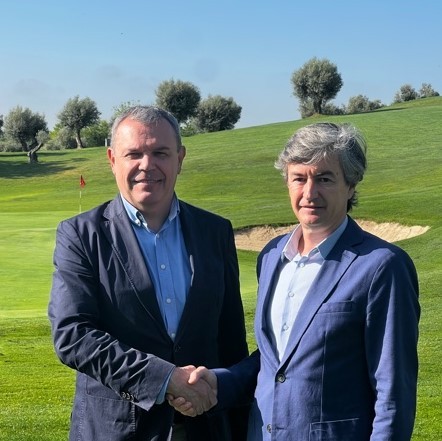 Acuerdo de colaboración entre  Rentokil Initial  y la Asociación Española de Campos de Golf (AECG) 