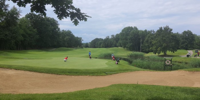 Alicia Fajardo y Óscar Sánchez  siguen adelante en el  Europeo Mid Amateur