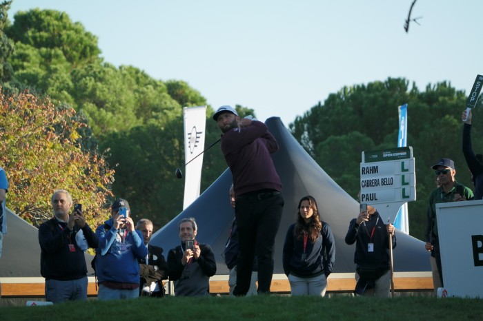 Jon Rahm y Víctor García Broto se unen a la Fiesta Nacional en la primera jornada del  ACCIONA Open de España presented by Madrid