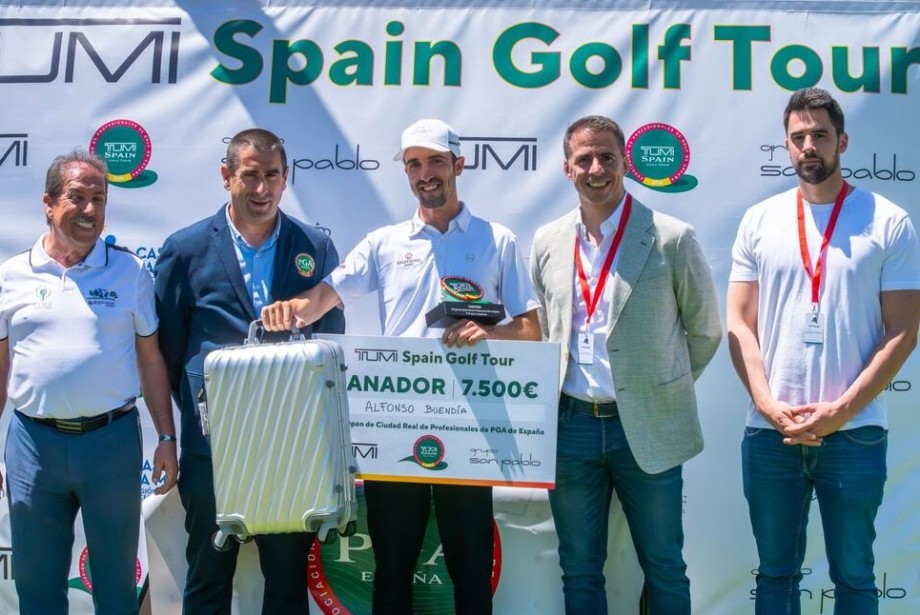 Alfonso Buendía, ganador del III Open de Ciudad Real PGA de España, su segunda victoria profesional