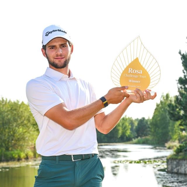 Ángel Ayora obtiene en el Rosa Challenge Tour su primer triunfo profesional